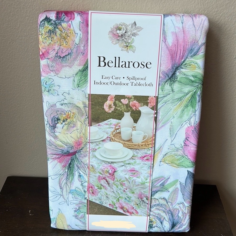 Benson Mills Tablecloth New 70” Round Floral Roses